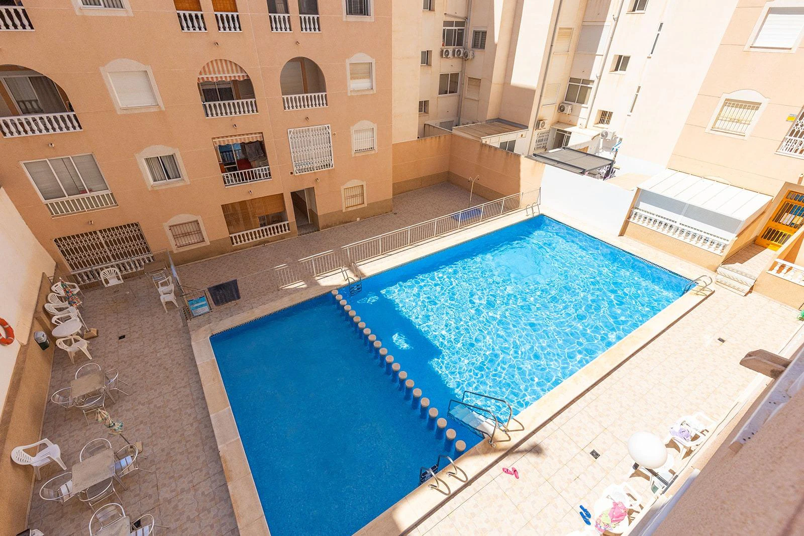 Opportunity for a 2-bedroom apartment with a pool