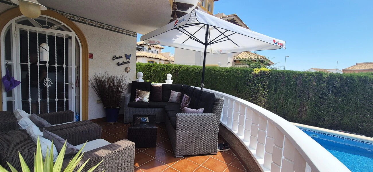 Villa for sale in Villamartin