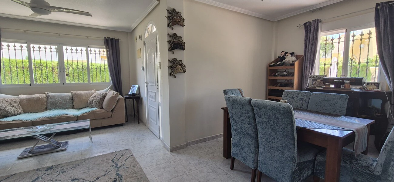 Villa for sale in Villamartin