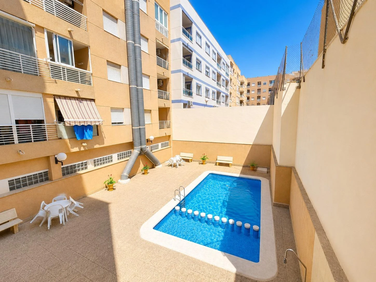 Opportunity for a 2-bedroom apartment with a pool