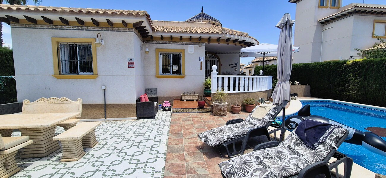 Villa for sale in Villamartin