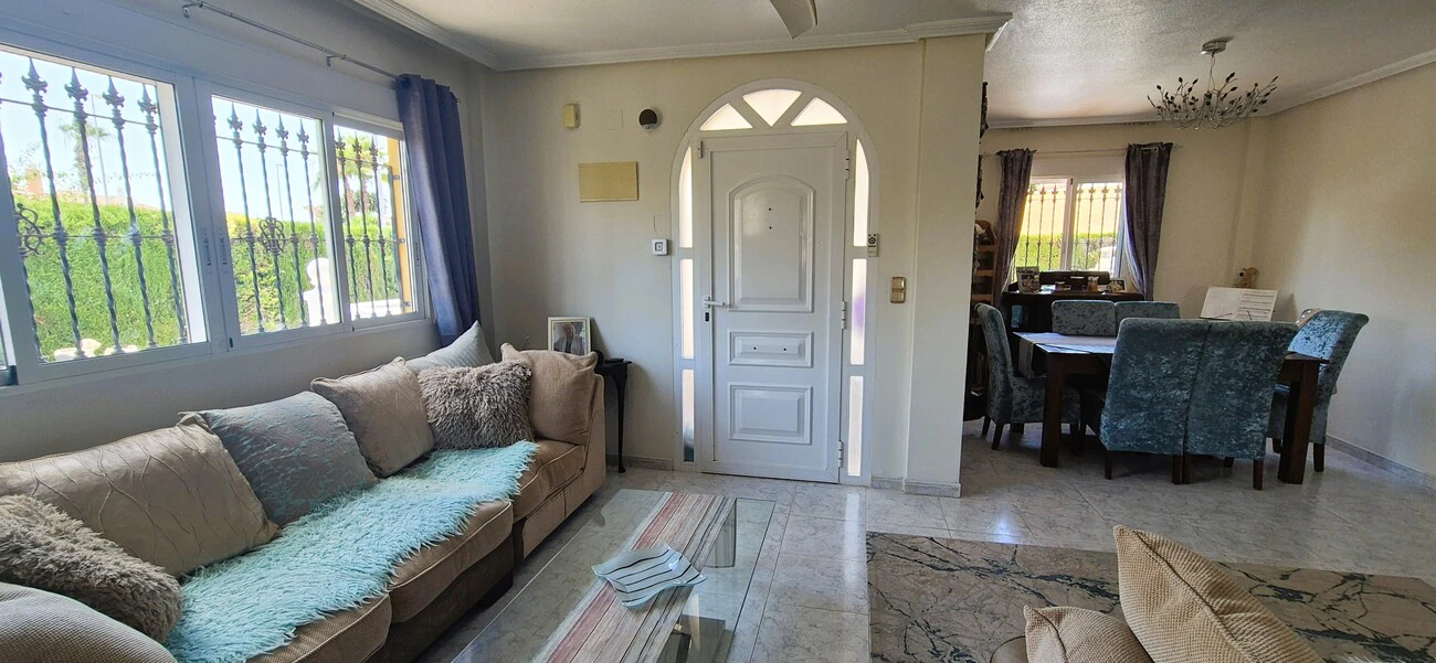 Villa for sale in Villamartin
