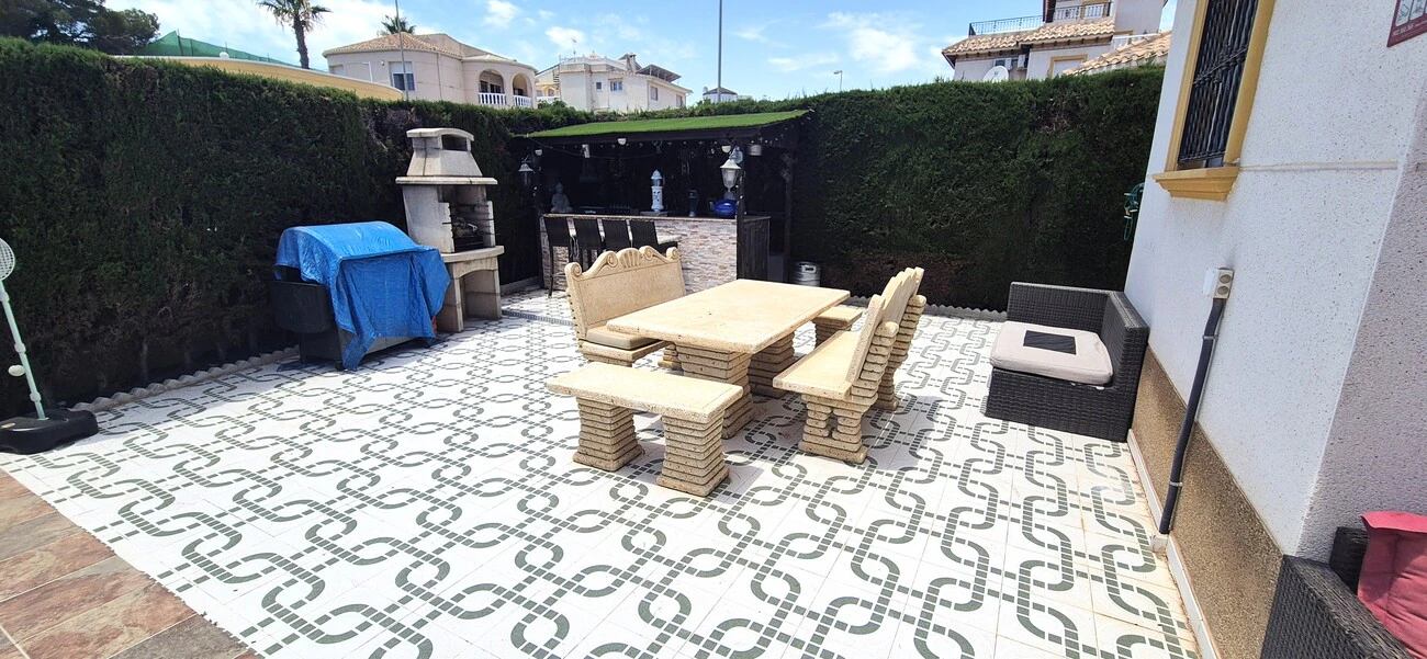 Villa for sale in Villamartin