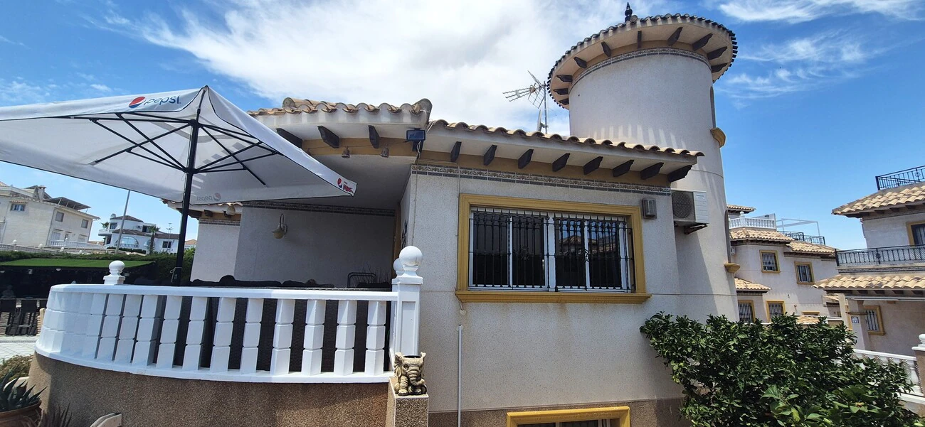 Villa for sale in Villamartin