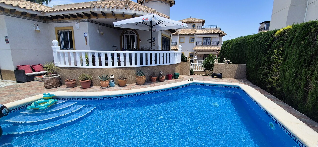 Villa for sale in Villamartin
