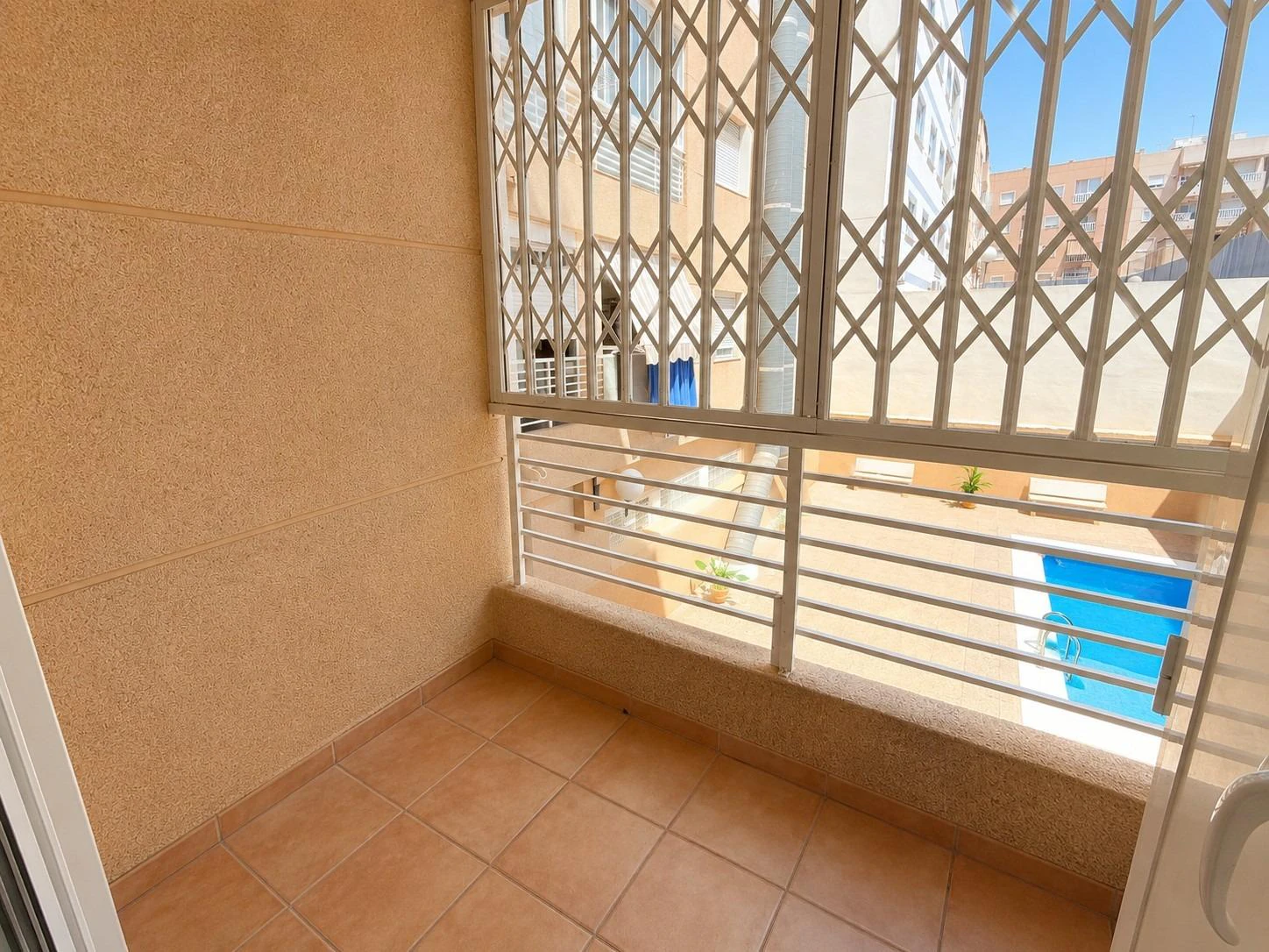 Opportunity for a 2-bedroom apartment with a pool