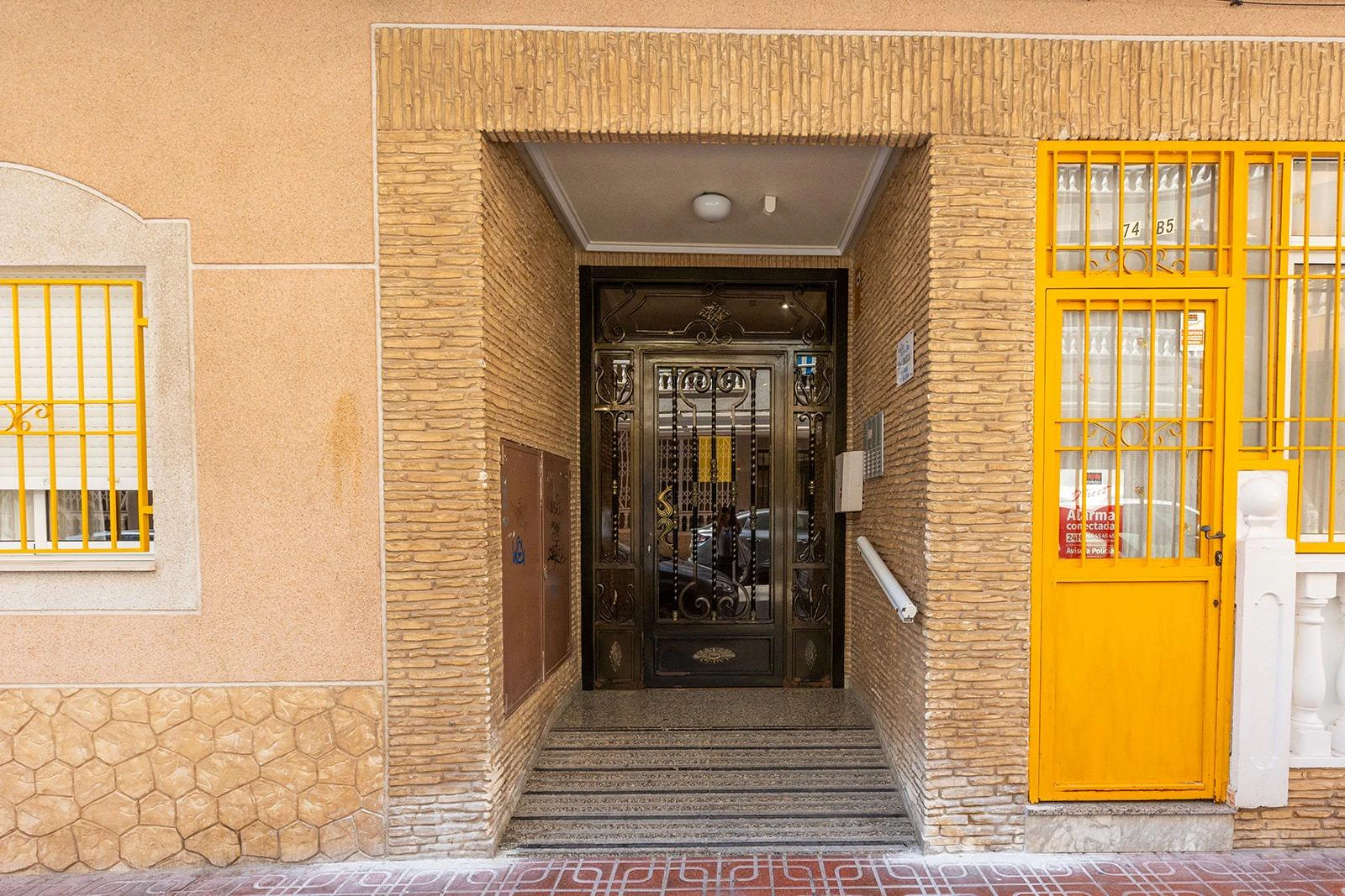 Opportunity for a 2-bedroom apartment with a pool