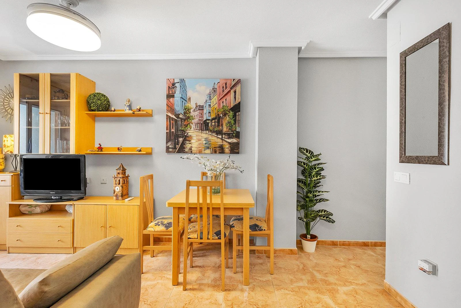 Opportunity for a 2-bedroom apartment with a pool