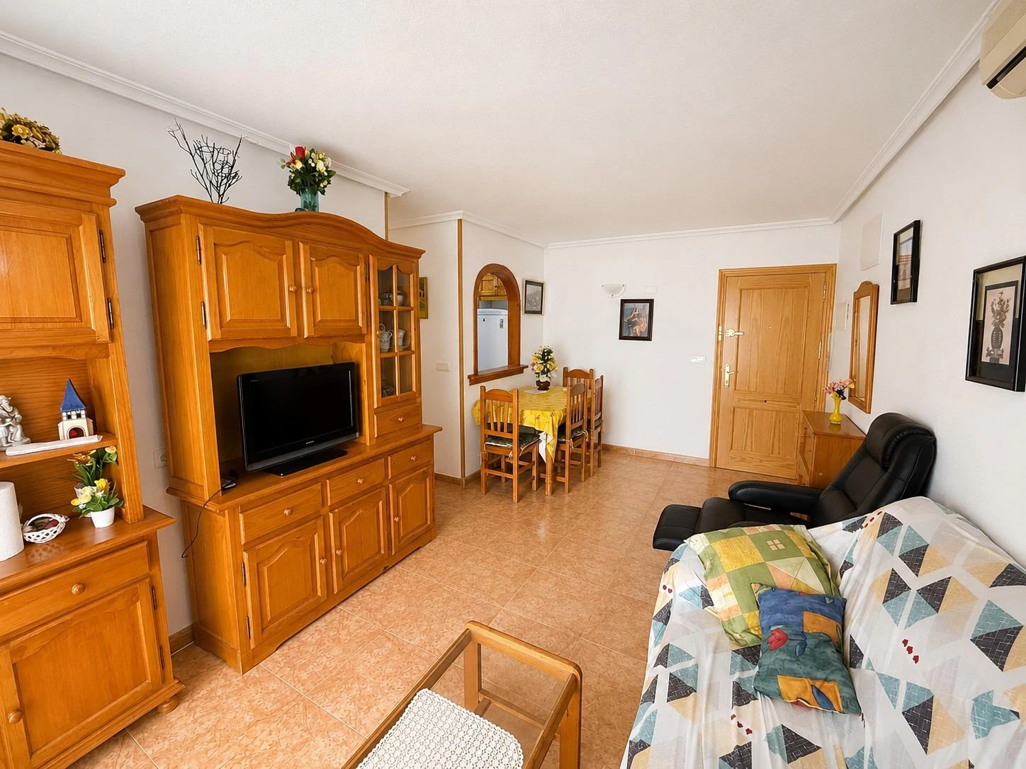 Opportunity for a 2-bedroom apartment with a pool