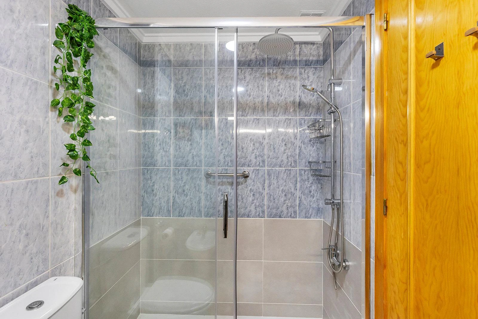 Opportunity for a 2-bedroom apartment with a pool