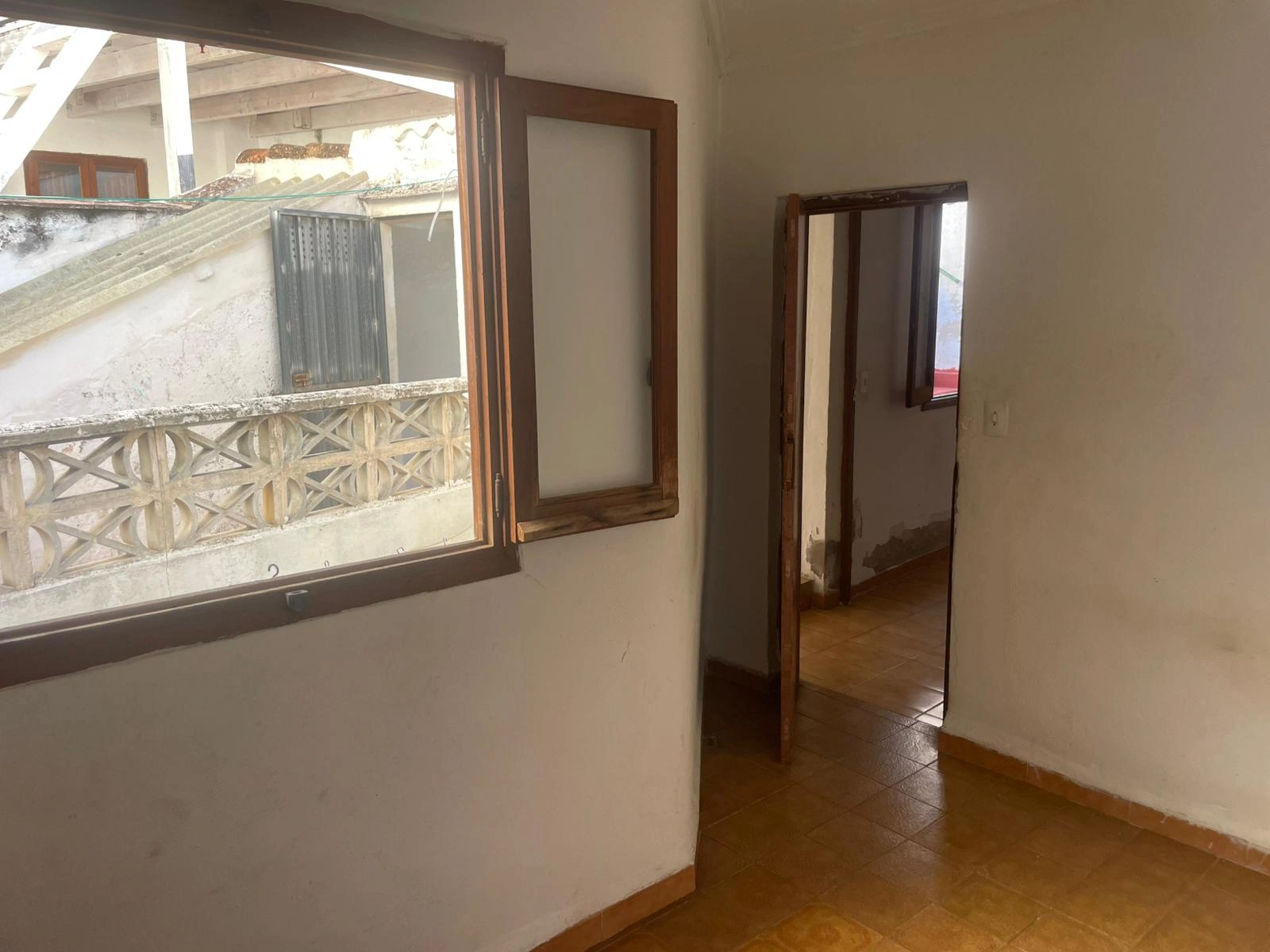 Casa de pueblo en el casco antiguo de Dénia – ¡Una inversión con gran potencial!