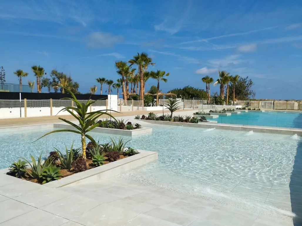 Apartamento de obra nueva en primera línea en playa en Dénia