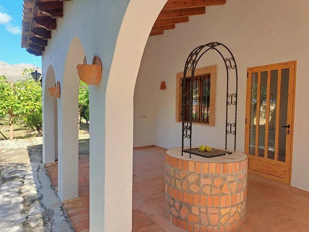 Villa con piscina para comprar en Orba.