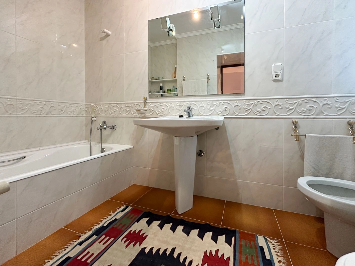 Villa en Ontinyent, con piscina y grandes espacios.