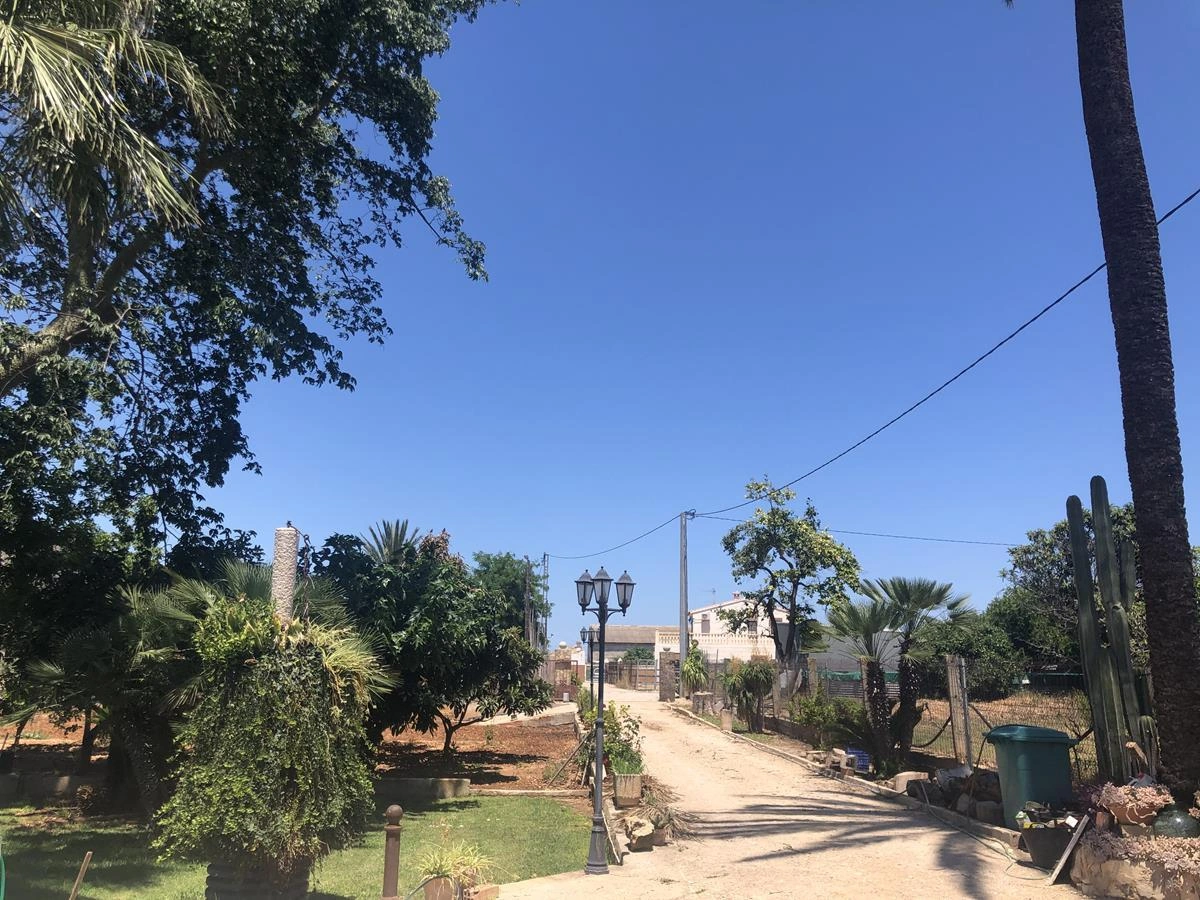 Ondara. Casa de campo amplia con piscina en venta