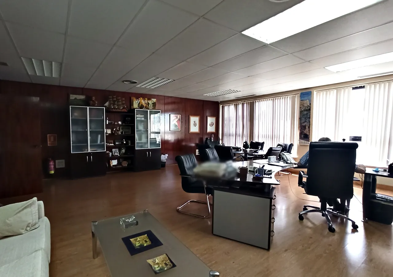 Gran Local Comercial destinado a Oficinas