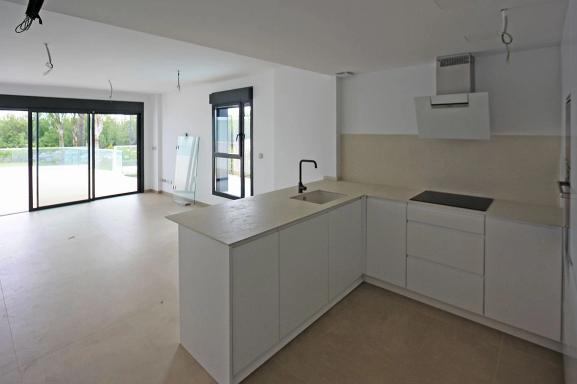 Apartamento bajo de lujo en primera línea de playa en Dénia.