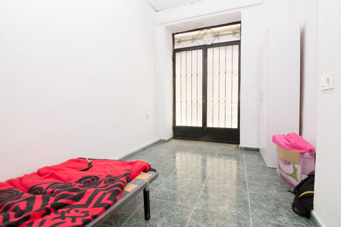 Casa de pueblo compuesta por 3 apartamentos en el centro de Dénia.