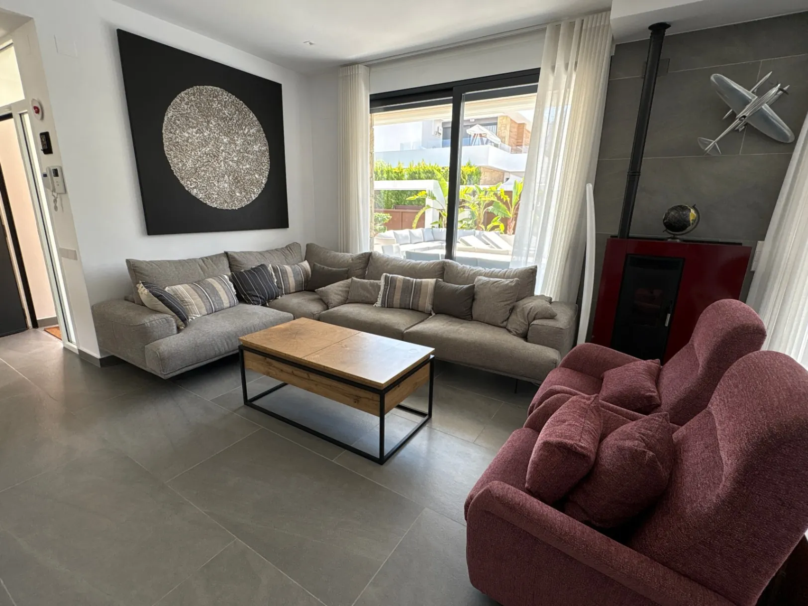 Chalet en Denia para alquiler a largo plazo con 3 dormitorios y piscina. Alto standing