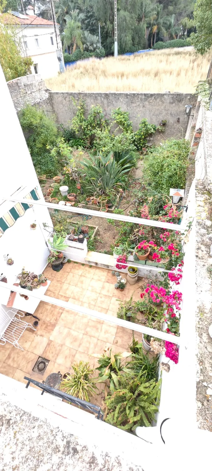 MAISON DE VILLE EN DUPLEX AVEC COUR PAYSAGÉE