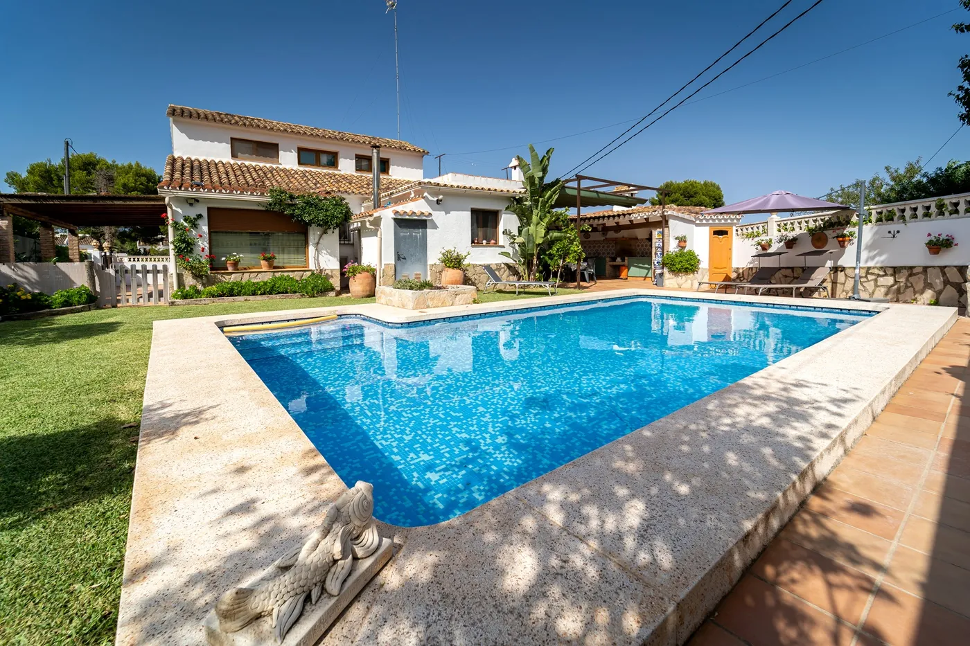 CHALET ESTILO MEDITERRANEO EN ZONA LAS ROTAS DENIA
