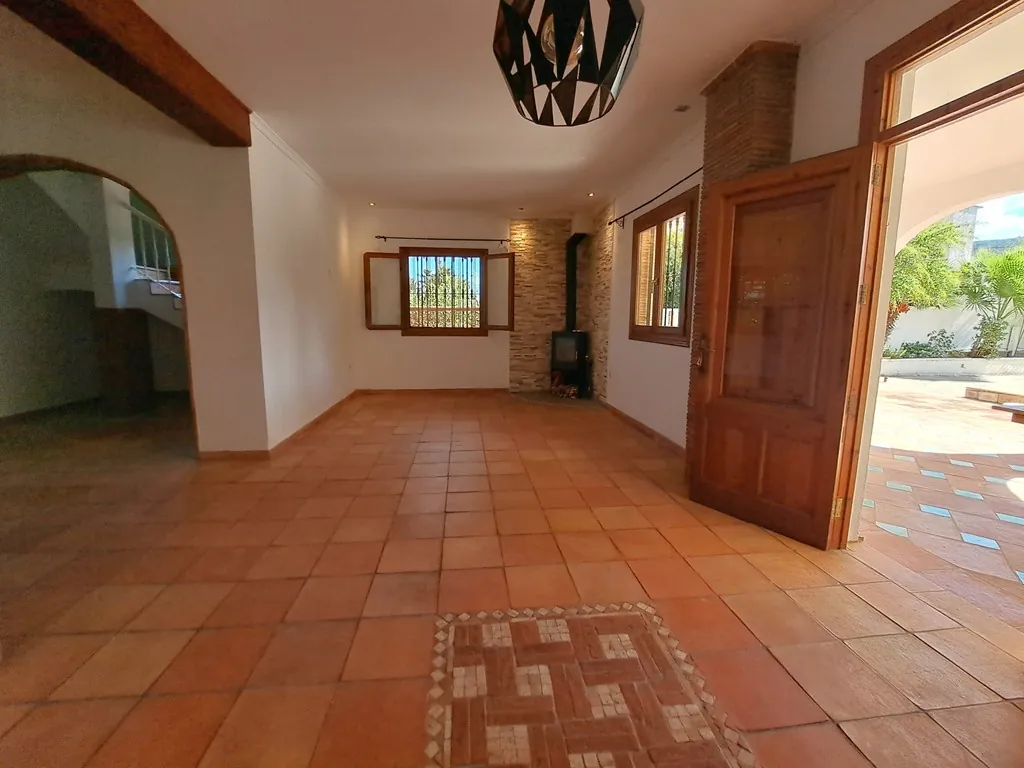 Villa con piscina para comprar en Orba.