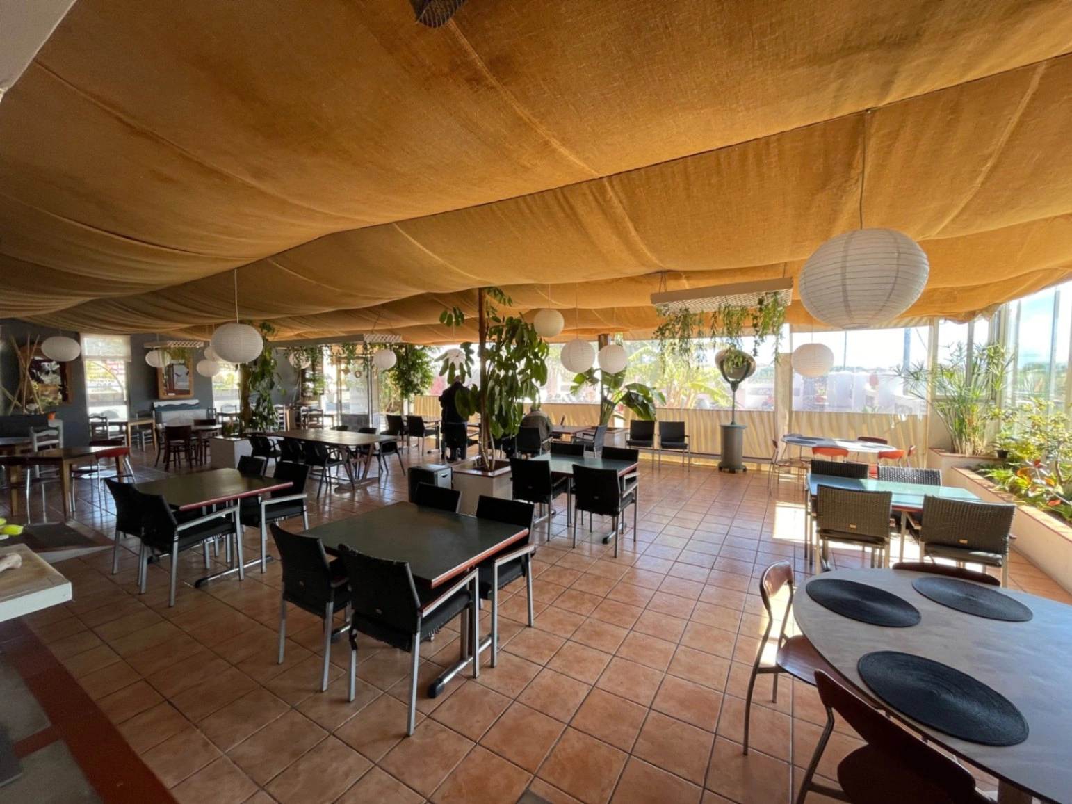 Casa de campo de 500 m2 en suelo urbano con parcela de 3500m2 en Denia zona Sta Paula