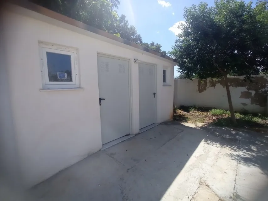 Chalet en venta en las marinas con amplia parcela y piscina