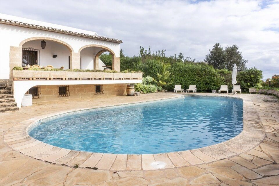 Villa en Jávea con Vistas al Mar y al Montgó