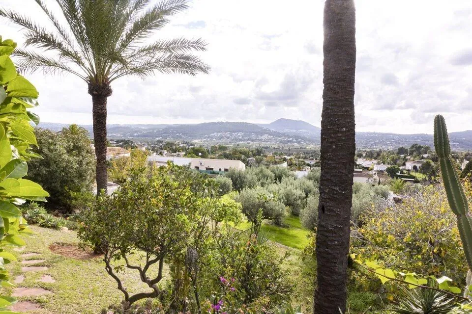 Villa en Jávea con Vistas al Mar y al Montgó