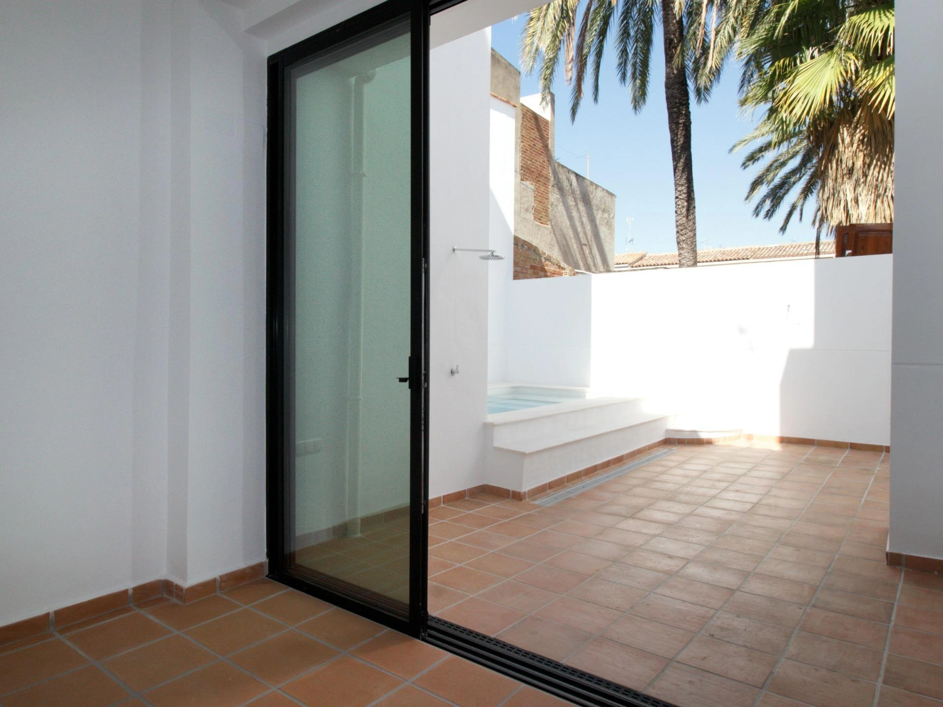 Casa de pueblo de estilo mediterráneo cerca del mar