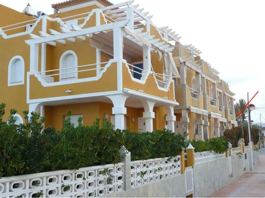 TRIPLEX EN PREMIÈRE LIGNE DE PLAGE ELS POBLETS