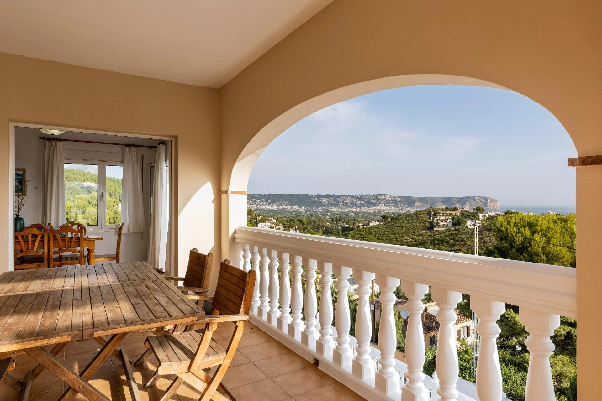 Villa de 5 dormitorios con vistas al mar en Adsubia, Jávea