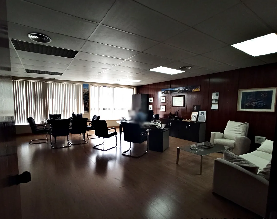 Gran Local Comercial destinado a Oficinas