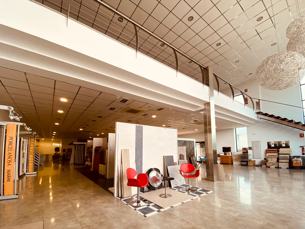 Gran nave industrial en venta en Pego.