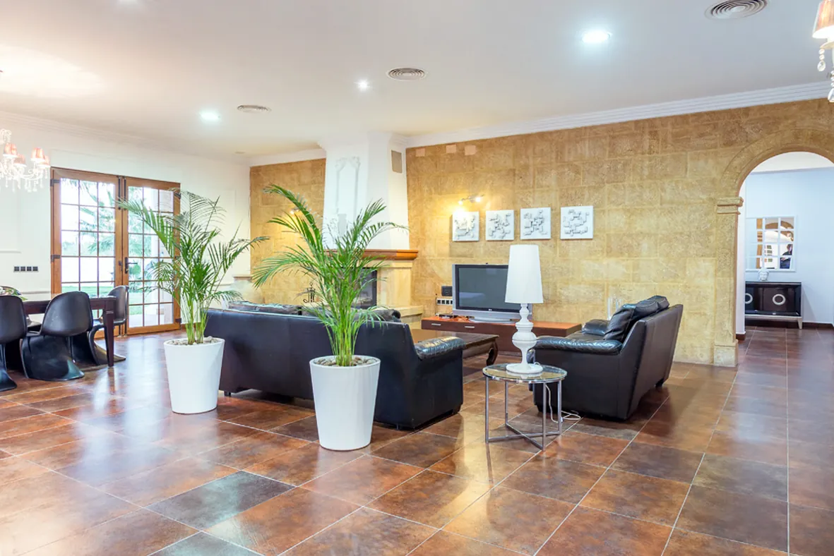 Magnífica villa a 600 metros de la playa en Dénia.