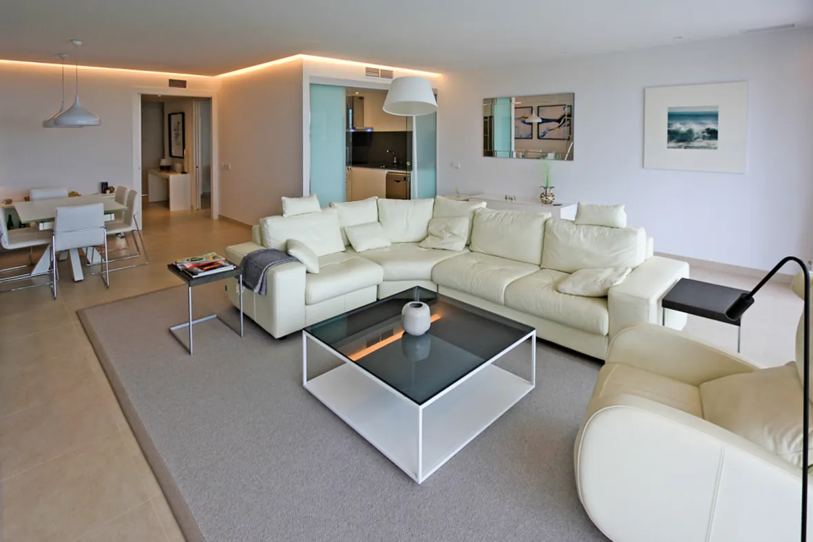 Espectacular apartamento en primera línea de playa en Les Deveses en Dénia.