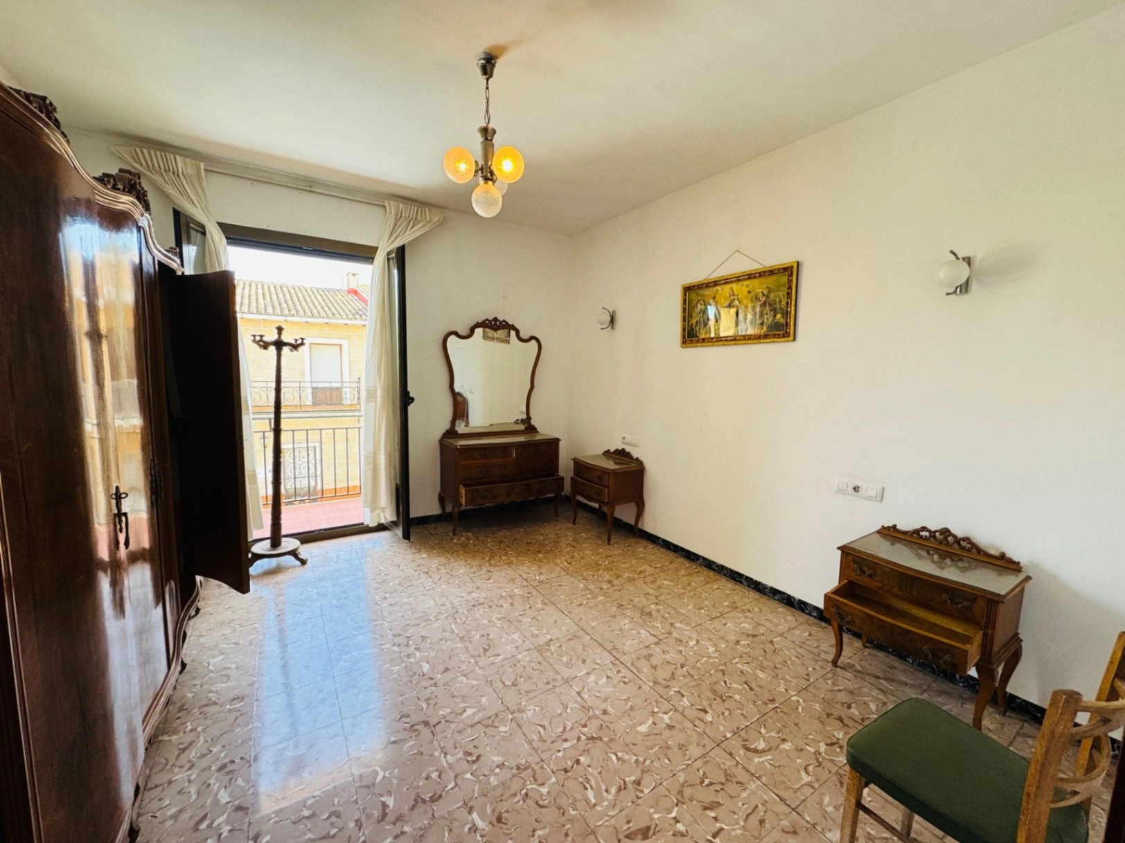 Casa de dos plantas en el centro de Orba (Alicante)