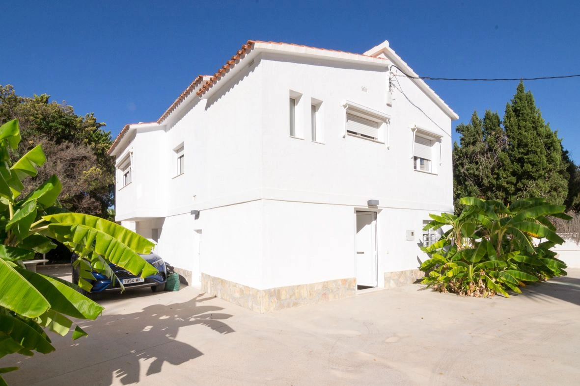 Gran villa de lujo en primera línea de playa de Dénia.