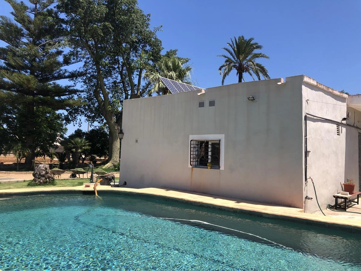 Ondara. Casa de campo amplia con piscina en venta