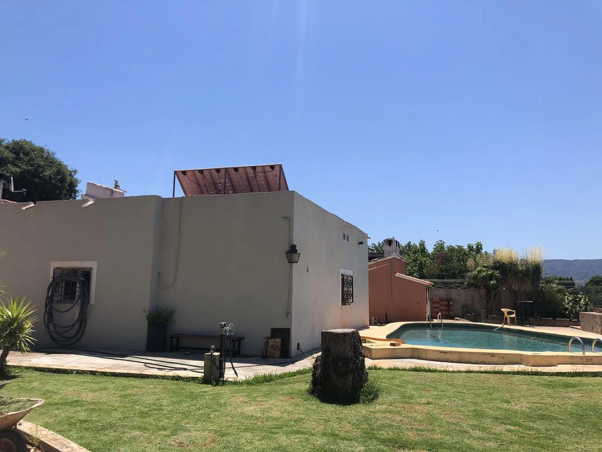 Ondara. Casa de campo amplia con piscina en venta
