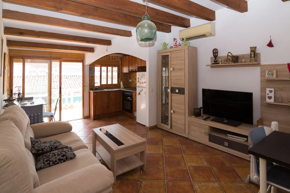 Casa de pueblo compuesta por 3 apartamentos en el centro de Dénia.