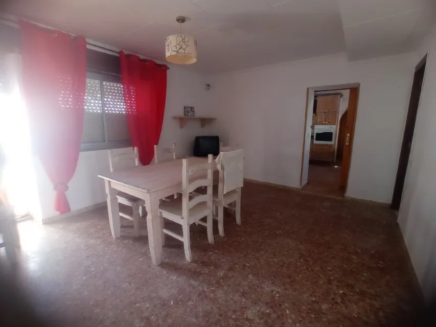 Chalet en venta en las marinas con amplia parcela y piscina
