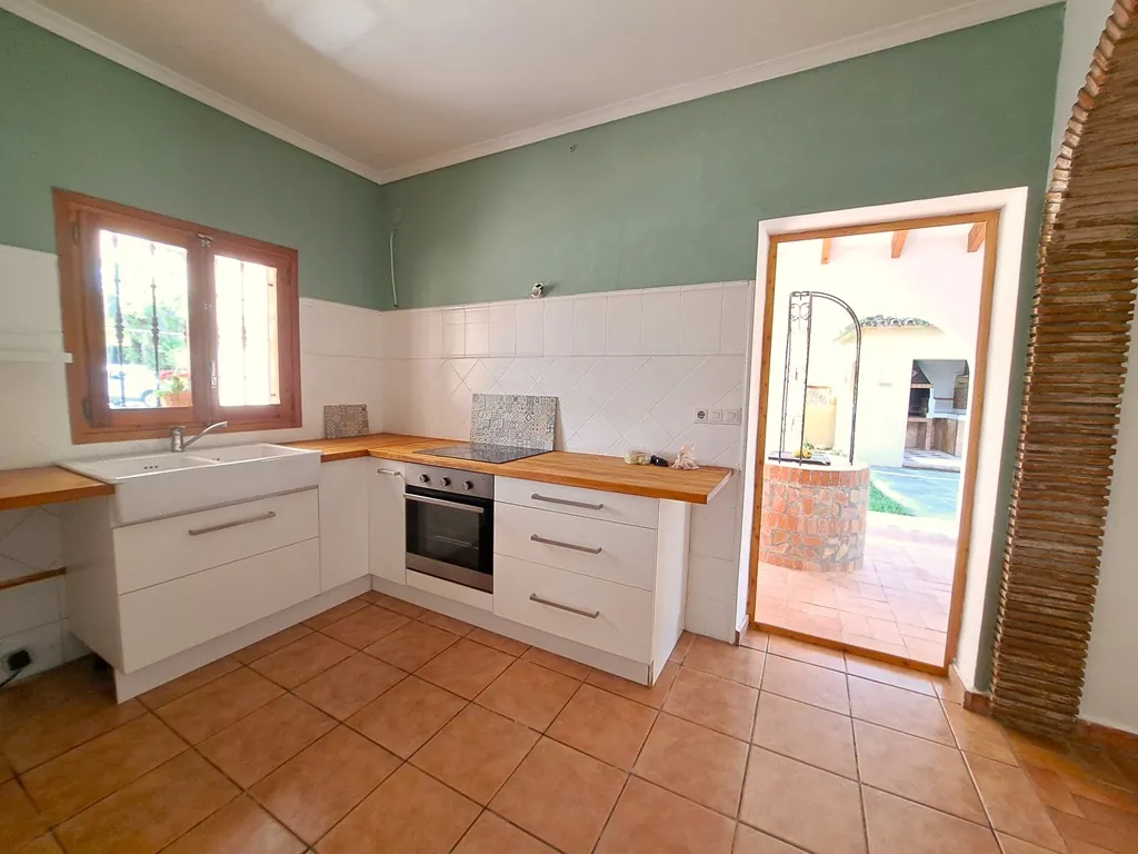 Villa con piscina para comprar en Orba.
