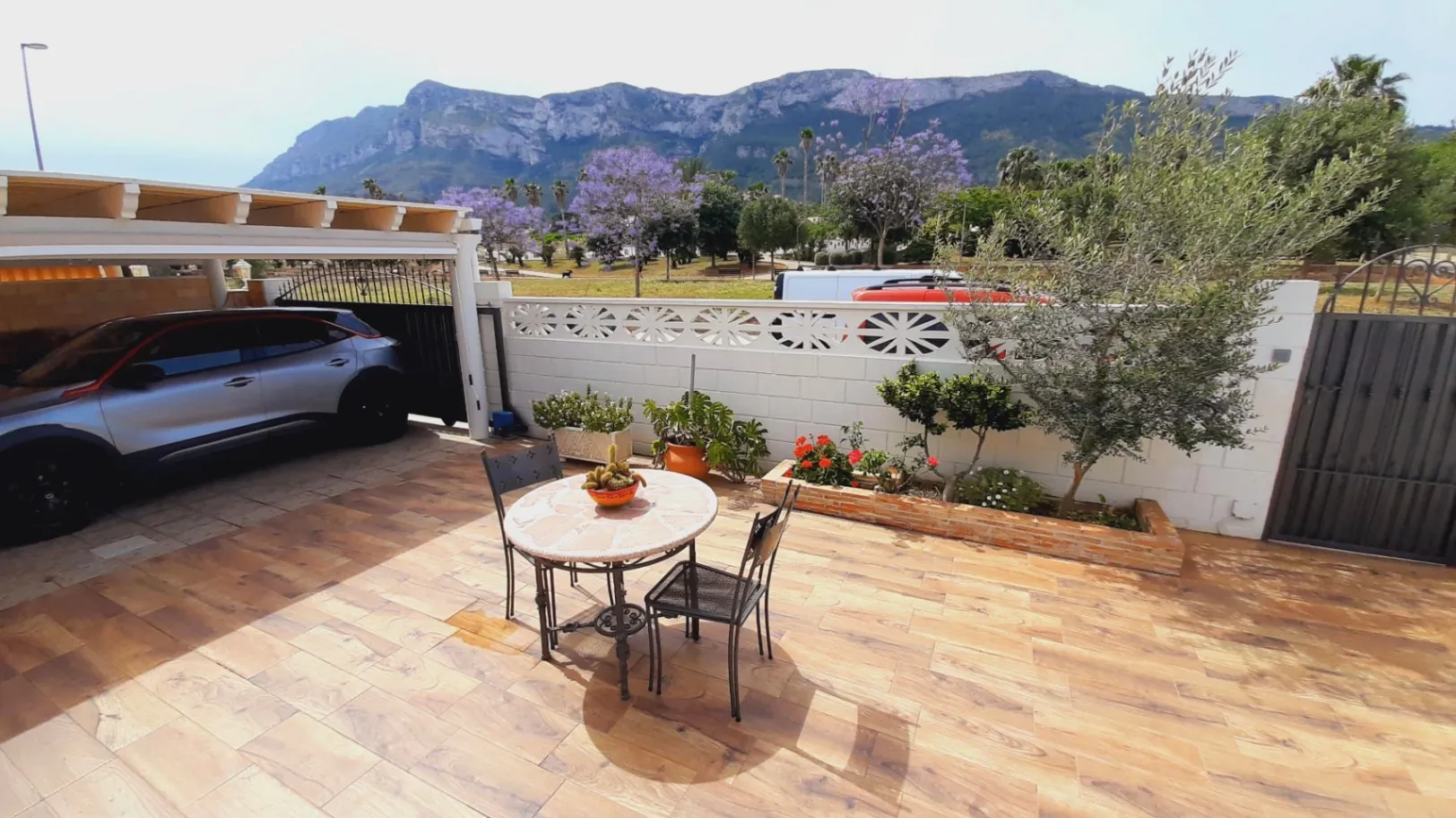 CHALET CON PISCINA EN ZONA RESIDENCIAL EN DENIA