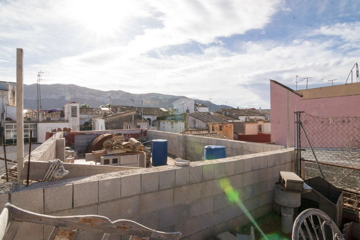 Casa de pueblo para reformar en el casco histórico de Dénia.