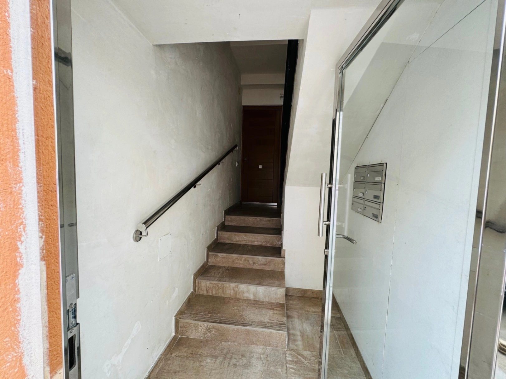 Orba. Apartamento reformado con patio en venta