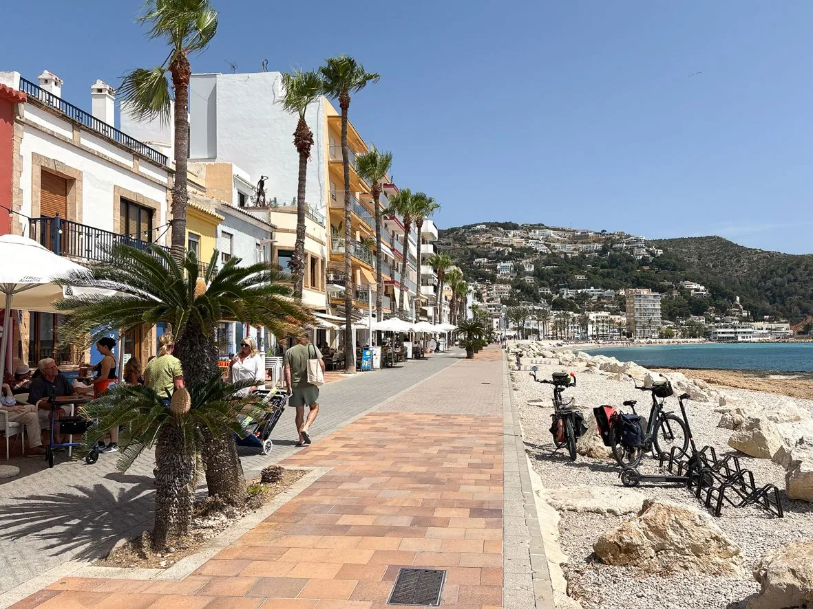 Casa de pueblo en el puerto de Jávea. Proyecto con vistas al mar.