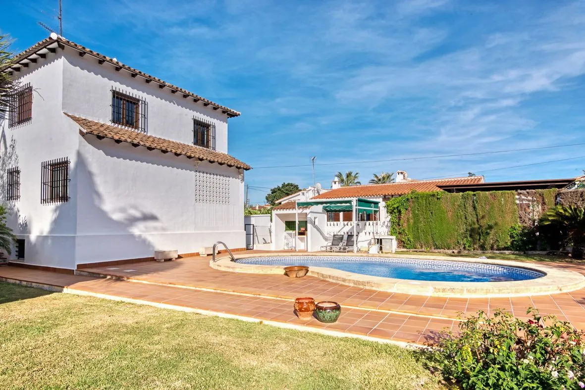 Impresionante villa mediterránea a un paso de la ciudad de Dénia.