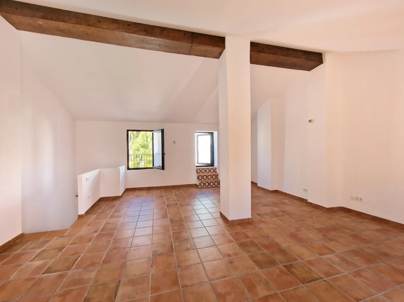 Casa de pueblo de estilo mediterráneo cerca del mar